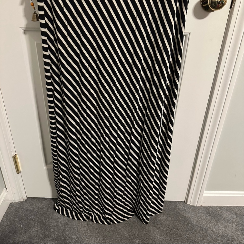 Jessica Simpson- Maternity Dress - Picture 3 of 4